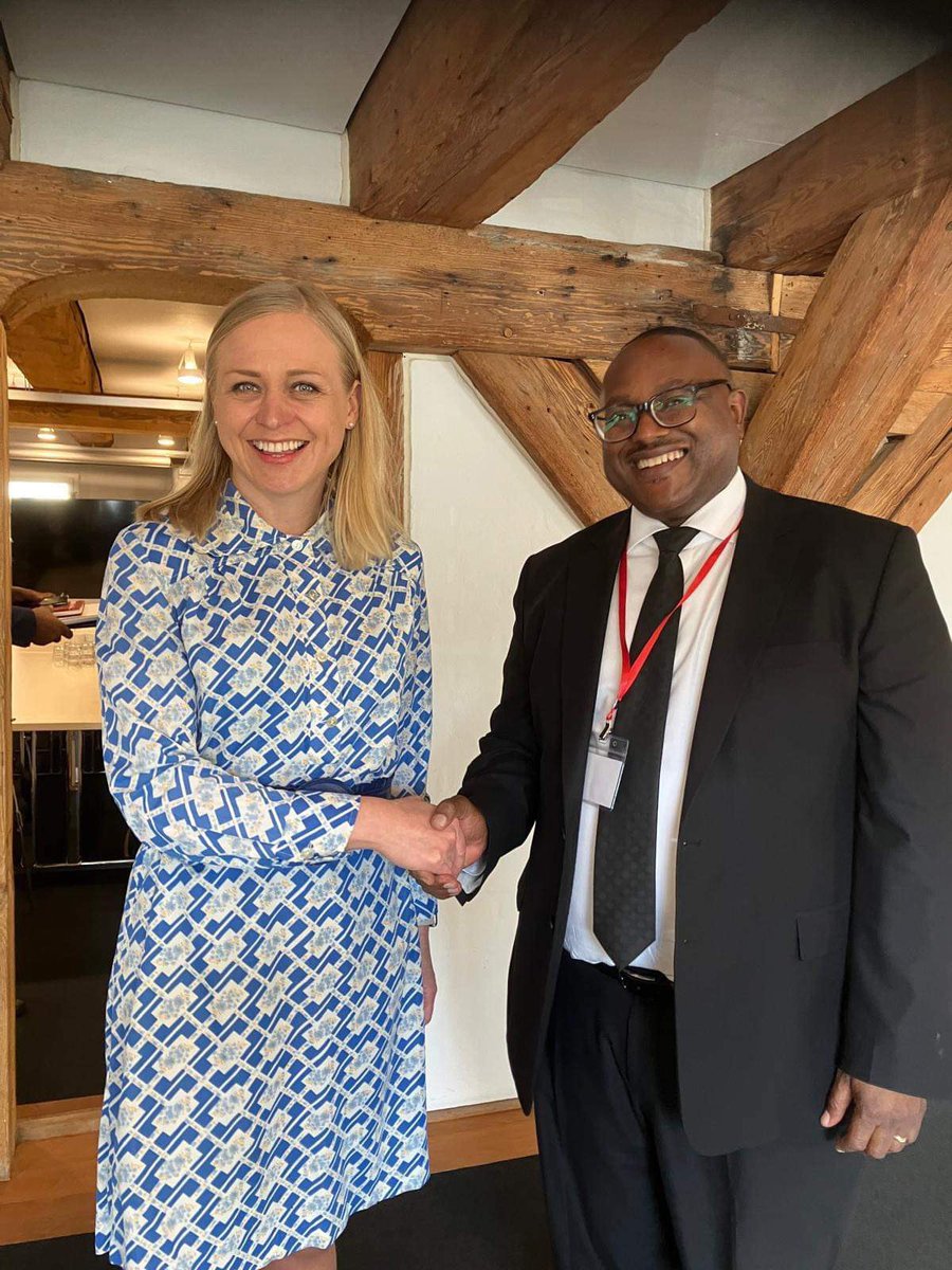 Strengthening 🇫🇮🇿🇲 relations on a high level - happy to see 🇫🇮 FM @elinavaltonen meet with her 🇿🇲 counterpart, Acting FM Haimbe in the sidelines of the Nordic-Africa FM mtg 👏 Cooperation in critical minerals, trade & global and regional peace and security on the agenda 🤝