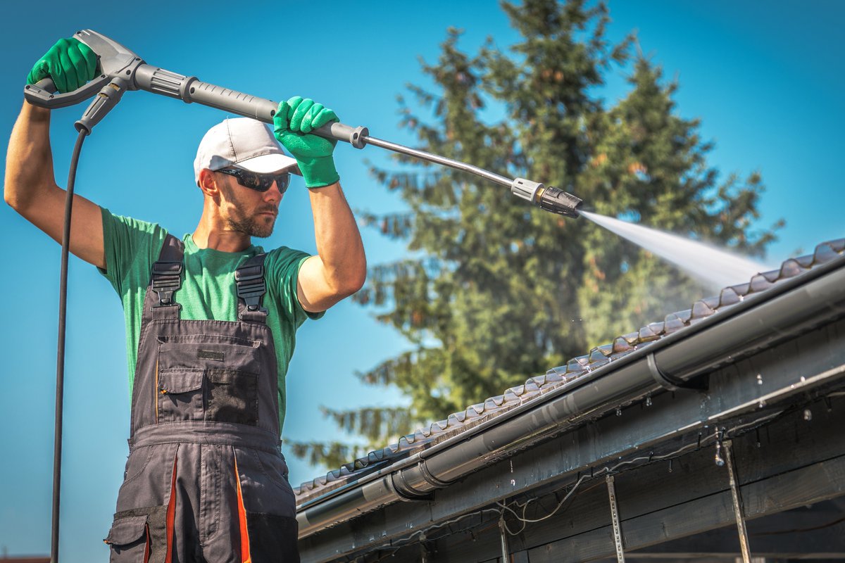 Protect your investment with regular pressure washing maintenance. Nu-England Services Company offers flexible scheduling and competitive rates to keep your property looking its best year-round. #ProtectYourInvestment #RegularMaintenance