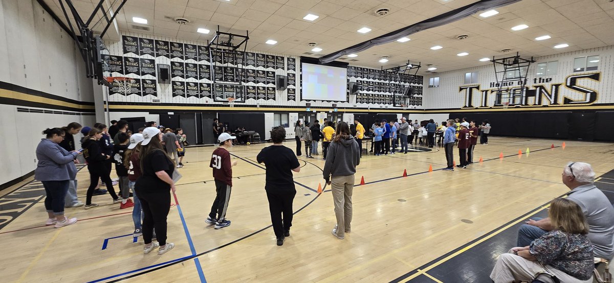 Full STEAM ahead today with the @firstlegoleague tournament!! @CANFIRST @TitansTronic @HolyTrinityOak @HCDSB @mduarte_HCDSB @JCrowellHCDSB