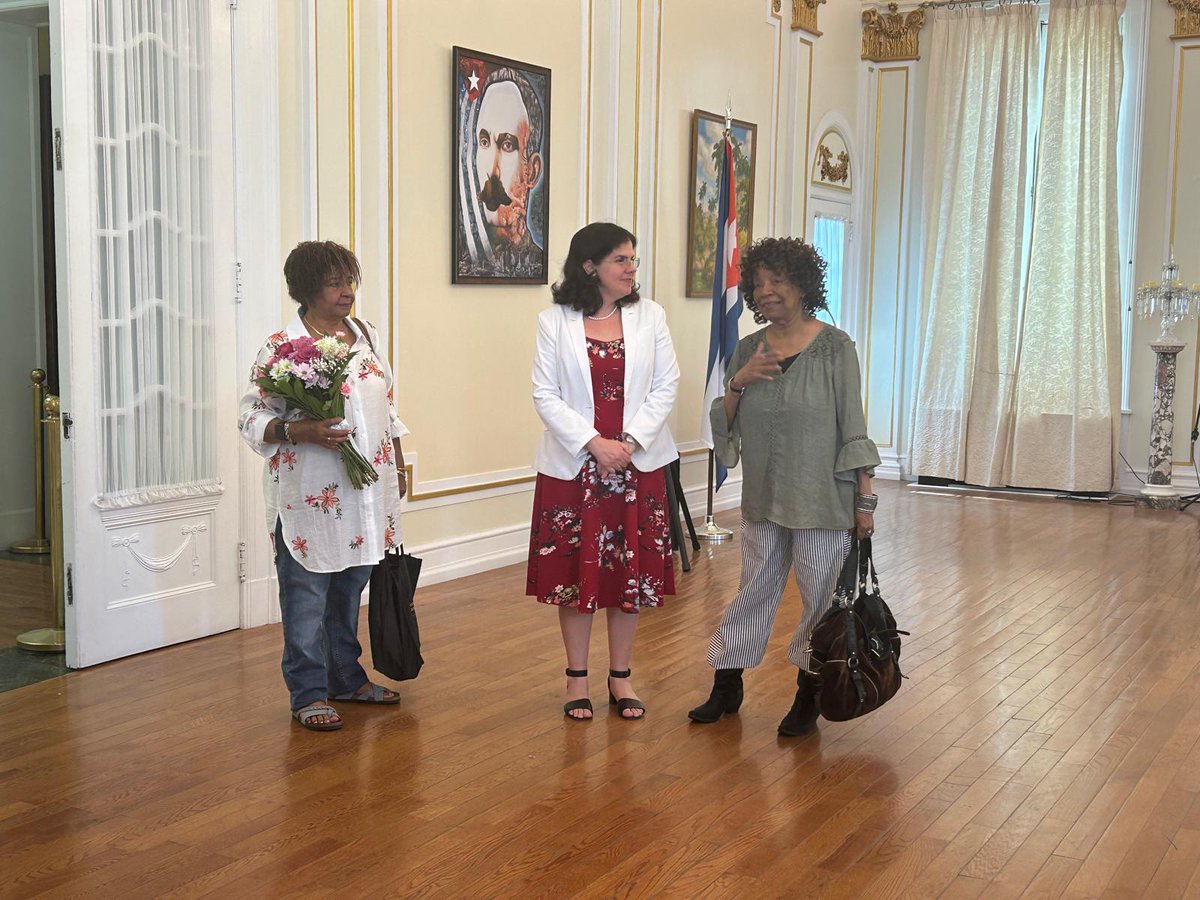 La Misión diplomática de #Cuba en Washington DC. se honra con la visita de Nancy Morejón,  una de las voces más relevantes de la poesía 🇨🇺, quien es, además, narradora, traductora, crítica y ensayista, orgullo de nuestra cultura. #CubaEsCultura