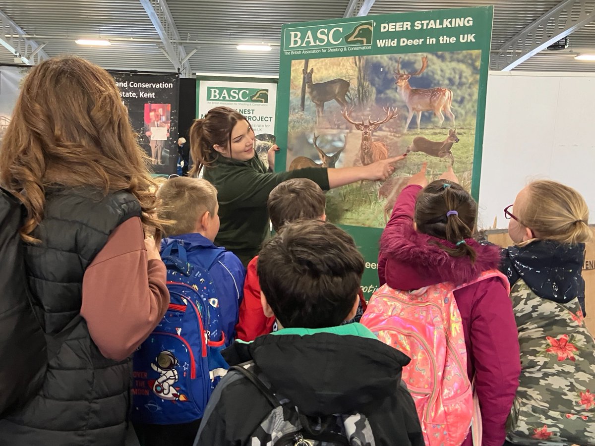 We had a great day at #LivingLand yesterday. We gave a bird box to more than 50 schools whilst engaging with the 2,800 children about woodland management. Thanks to <a href="/Gamekeeper10/">Adam🇬🇧🏴󠁧󠁢󠁥󠁮󠁧󠁿</a> for joining us and East Kent Timber for supplying the wood for all those bird boxes.

#BasctoSchool