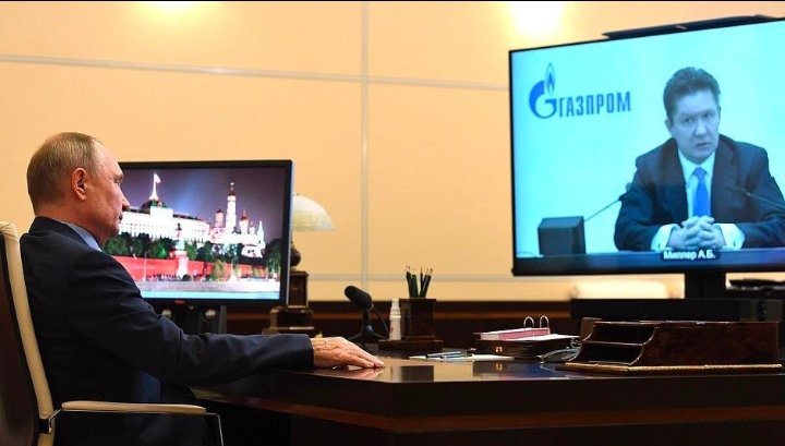 Meanwhile im Bunker Der Wahnsinnige lauscht dem Chef von #Gazprom Miller. Der verkündet heute: Erstmals seit einem Vierteljahrhundert gibt es einen Rekordjahresverlust! Der Verlust des europäischen Marktes ruiniert Gazprom! #Wagenknecht &AfD LÜGEN! #Chemiewaffen #Odessa #Stegner