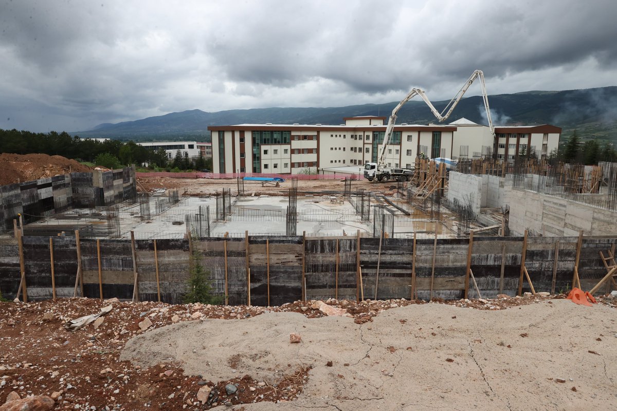 Geleceğin hukukçuları buradan yetişecek! 👏 📍Tokat Gaziosmanpaşa Üniversitesi Hukuk Fakültemizin temel atma törenini gerçekleştirdik. Hukuk Fakültemiz, üniversitemize, şehrimize ve kıymetli öğrencilerimize hayırlı uğurlu olsun. 👋