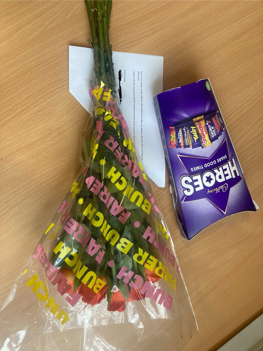 PC Charlton-King and SPC Hunter have received a lovely personal thank-you after they provided first aid and support to an elderly member of the public earlier this week after experiencing a fall. They went above and beyond and this was appreciated by the family. 👏🏻 #NotJustCrime