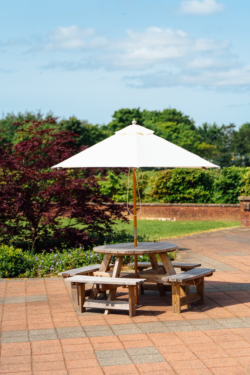 Did you know we have fantastic outdoor dining options available at our BBar and Grill! Enjoy fresh air and views of the River Clyde while dining with our delicious dishes🍴 Book your table today by calling us on 0141 951 6015 View our menu here goldenjubileehotel.com/wp-content/upl… #Foodie