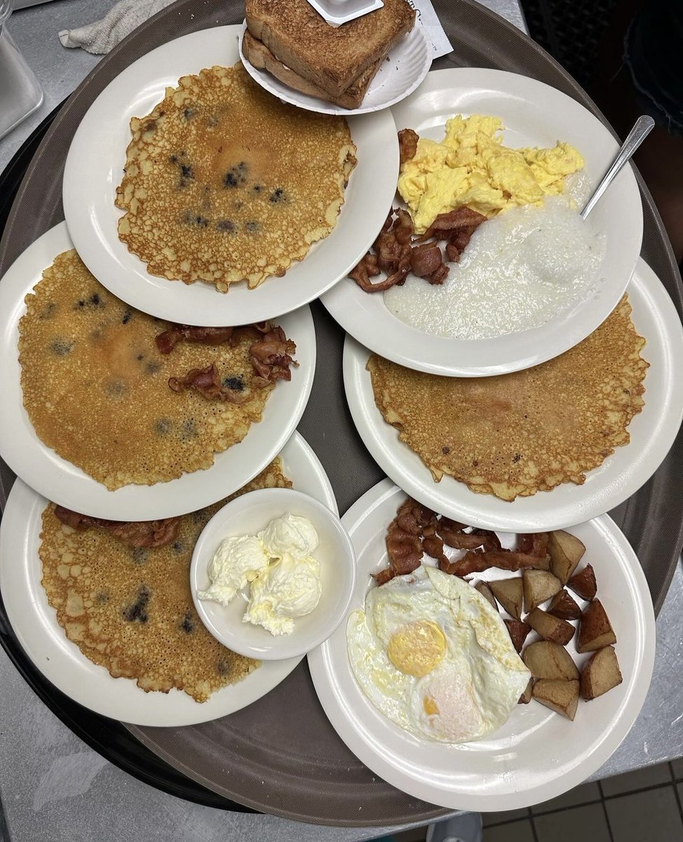 Breakfast is served 🥞🤤

Gilchrest is an #AtlanticCity staple known for their famous hotcakes! Whether you’re a local or just visiting town, it’s a must visit spot for both breakfast & lunch 🍳🥓 

📍Located in Gardner’s Basin & Tropicana 

#newjersey #doac #visitac #reallyac