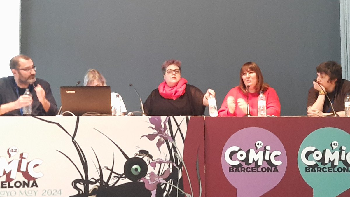 Mesa redonda: 'Talento natural, inteligencia artificial'. Con @martacdehesa, @pintamonas, @emmartian y @surrealitybytes. Modera @DiegoS_lgado. En el #42comicBCN 🤖🔪