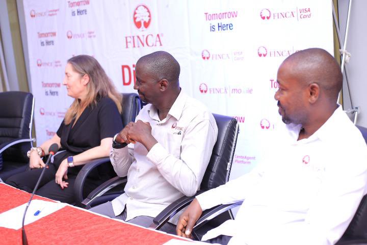 EstherAudrey_'s tweet photo. . @FINCA_Uganda is currently partnering with PHB and Opportunity bank on a project to provide financial education and employment training to support refugee communities and Ugandan nationals in order to bring them out of poverty.
#BuildingTomorrowTogether
#FINCAAt40 https://t.co/qOeJEyatYw