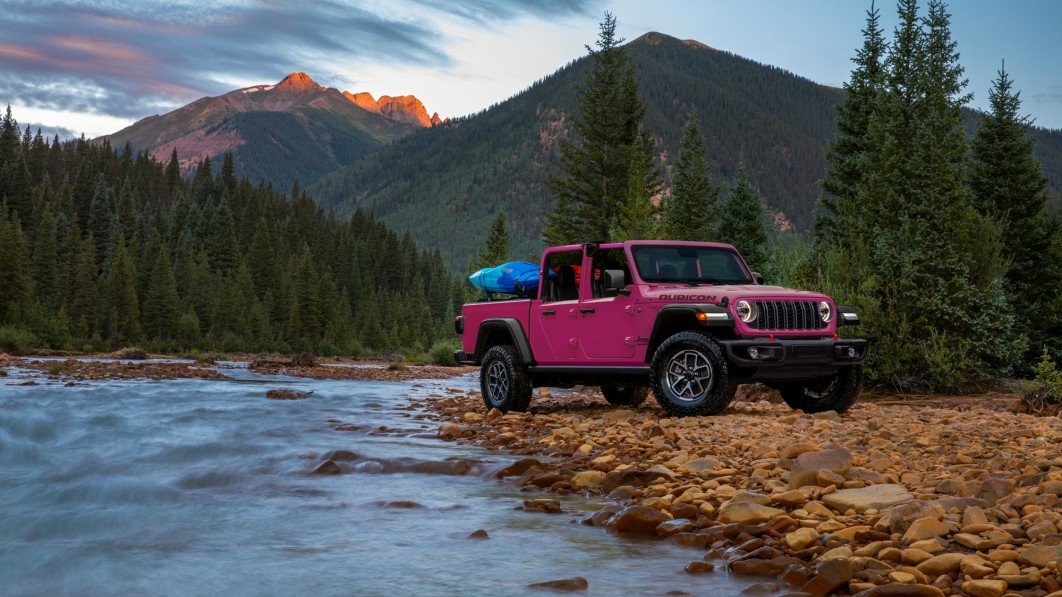 #JeepGladiator goes bold with #TuscaderoPink, a hit from #Wrangler's palette. Limited edition, order by 2024 end.