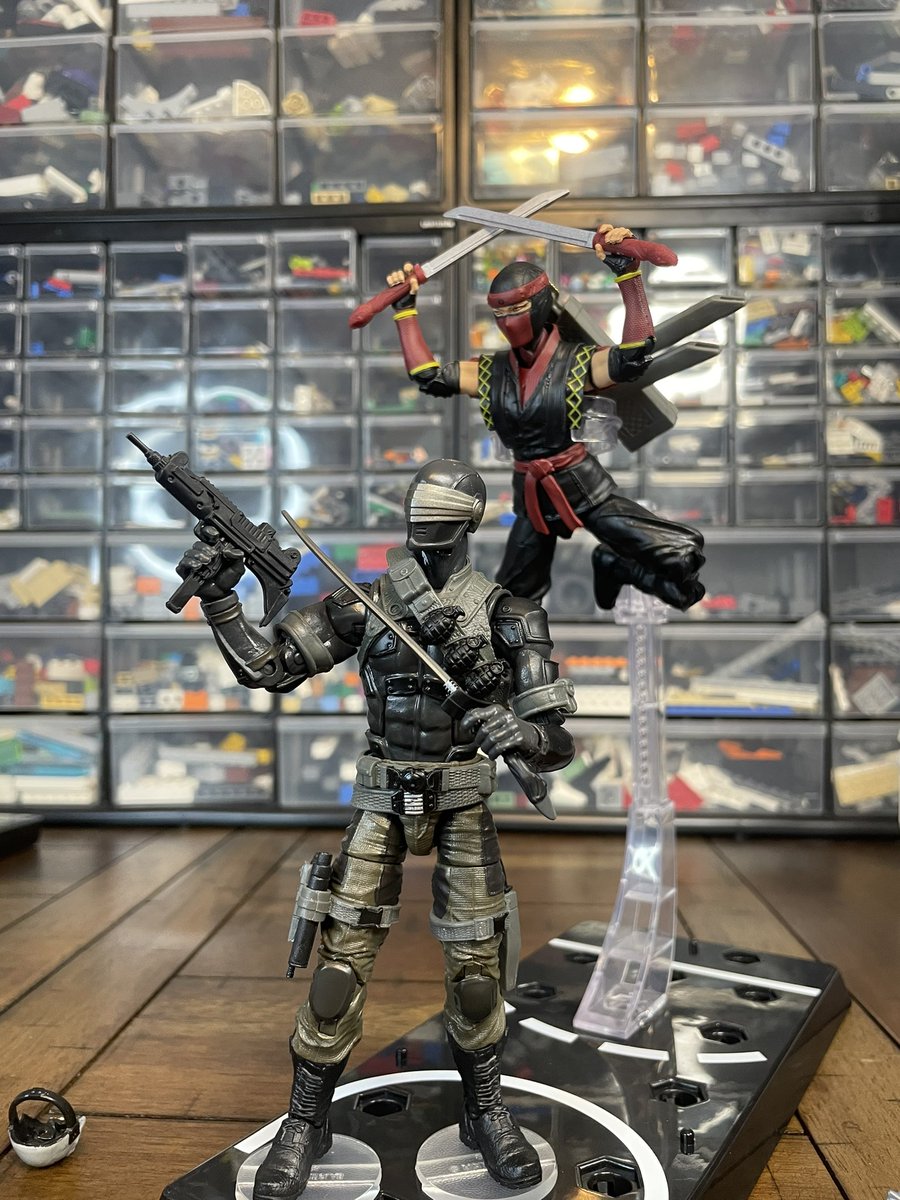 Oh gosh… Snake Eyes look behind you!!!

#GIJoe #gijoeclassified #snakeeyes #vypra