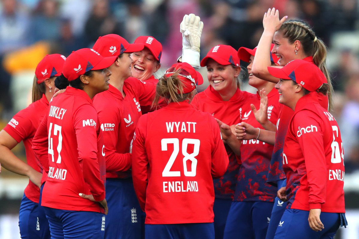 It is just two weeks until England Women return to Wantage Road! 🏴󠁧󠁢󠁥󠁮󠁧󠁿 Don't miss out as they take on Pakistan Women in a Friday night T20 on 17th May! 🙌 Tickets start at just £5 for juniors 👉 nccc.co.uk/IT20