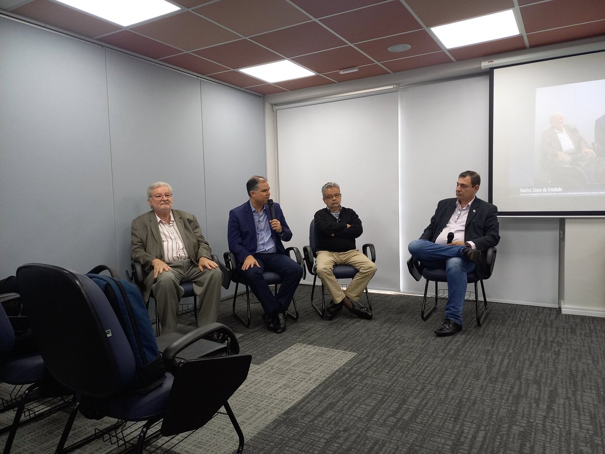 🤝Jônatas Souza da Trindade, subsecretário de Meio Ambiente do Estado de São Paulo, José Mario Ferreira de Andrade, especialista da Agência Ambiental de São José do Rio Preto e Gilberto Natalini, médico e ambientalista, integram mesa redonda na manhã desta sexta (3), na ABES-SP.