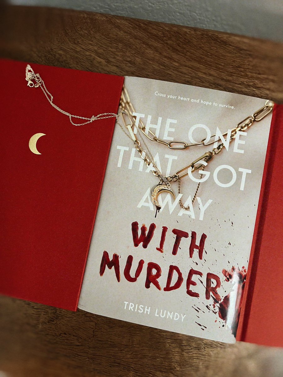 What happens when you’re the new girl and you find out the cute guy you’ve been kissing was the last person to see his ex girlfriend alive? 👀 Well, this book is what happens 😅 THE ONE THAT GOT AWAY WITH MURDER is out now!