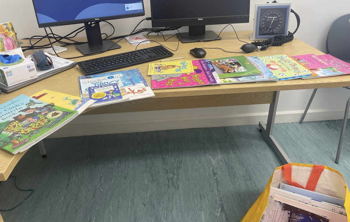 Liz, CLW from @SpaceBroomhouse has been busy making up packs of kids books for local families thanks to @LFL_NEdinburgh 📚 #makingadifference #collaborativeworking.