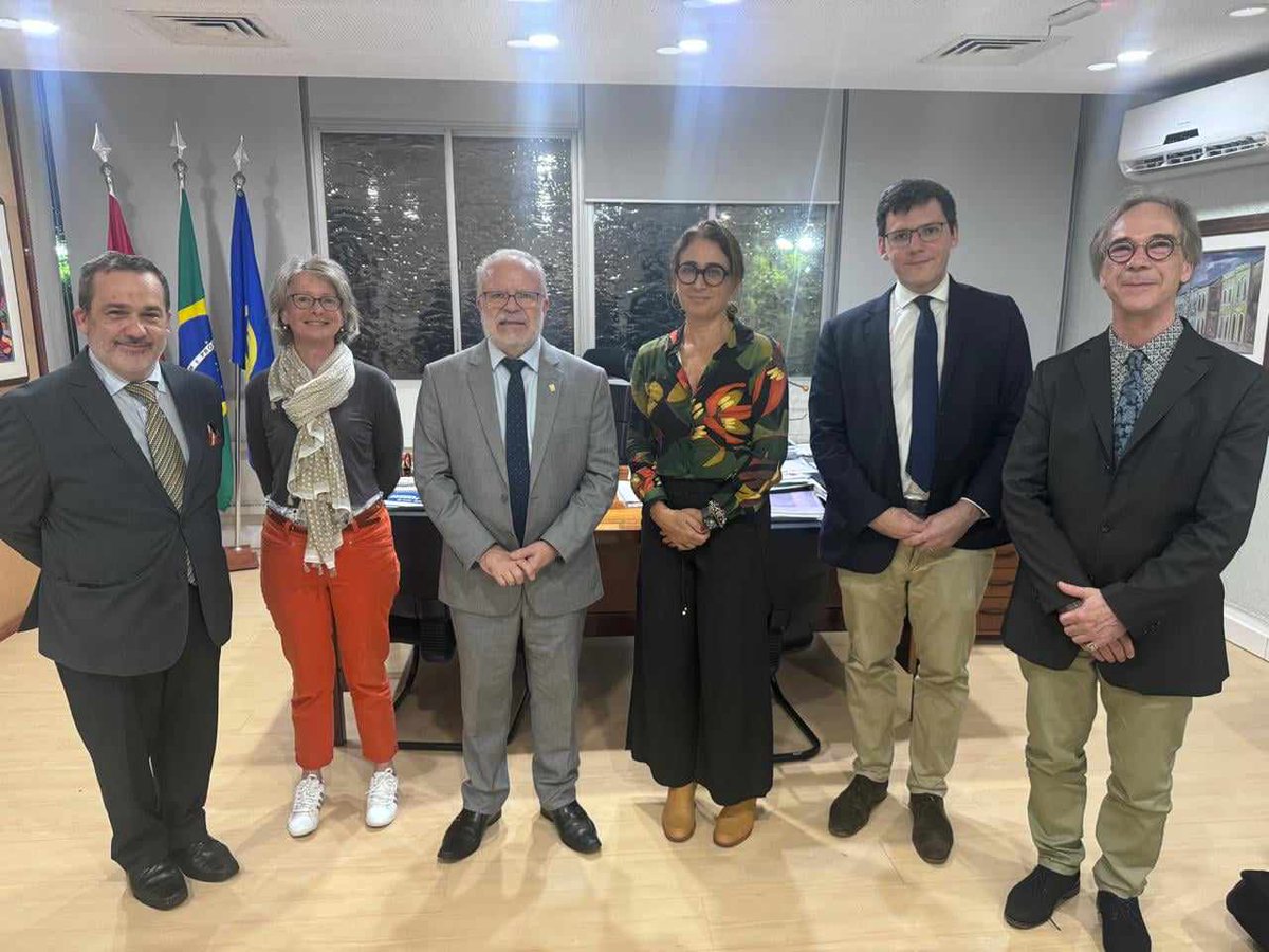 Dernière journée 'franco-bresilienne' Rencontre avec le Recteur et les responsables scientifiques de l'Université de Florianopolis (Brésil) dans la perspective de collaborations scientifiques.
