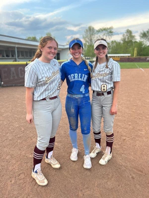 Way to compete @Izzy_whi, @AdelynneYoung and @ZoeOakleaf10!!  The count down to summer ball is officially on!!!  Cannot wait!! 
@TE_FallBall #TEPremier