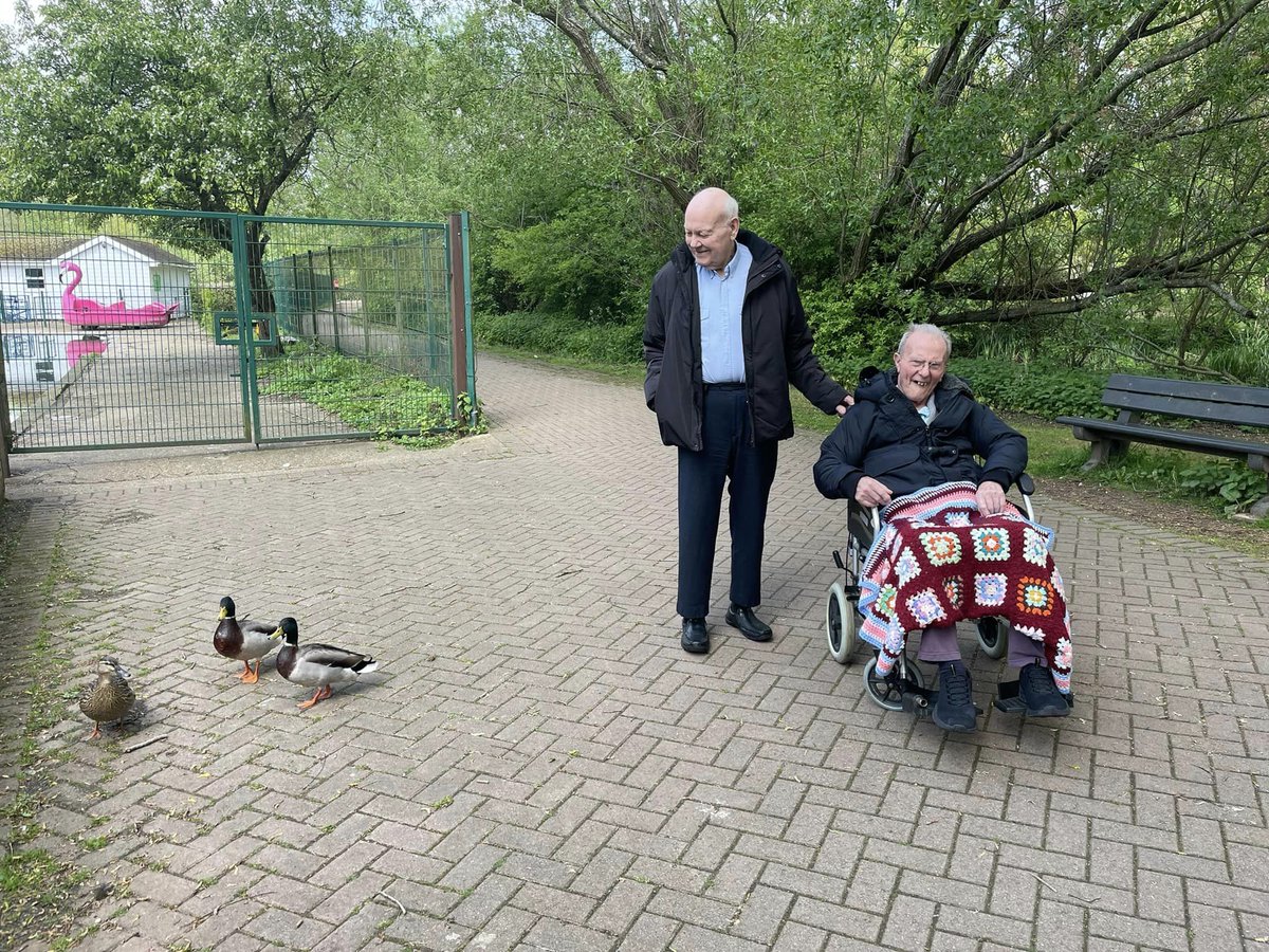 With May being National Walking Month, residents from Fosse House, our care home in St. Albans, visited Stanborough Parks on Wednesday. They made the most of the sunshine and enjoyed watching the baby ducklings swimming on the lake 🦆 #QuantumCare #Carehome