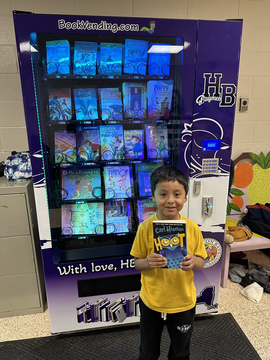 We are so lucky to have so many good choices of books to pick from! Congratulations to April’s book machine winners!!📚🏅 @HamptonBaysES #WeAreHB #HBStrong