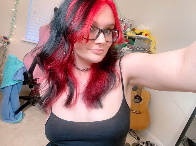 Got bored of the natural hair 😈 https://t.co/8E3qg28e0C