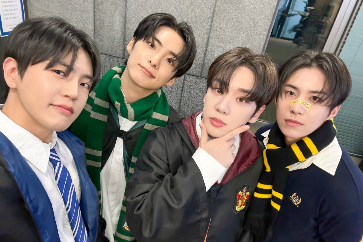 official_ACE7's tweet photo. [📸]

240503 메이크스타 팬사인회 종료🪄

오늘은 해리포터로 변신😍
윙가르디움 레비오우사🪄

에이스 마법학교로 오실 
초이스 손🙌🏻🙌🏻

#ACE #에이스 
#MyGirl #MyChoice https://t.co/0vHG8Zqotv