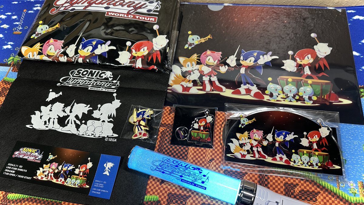 ✨RAFFLE TIME ✨ To celebrate the 4000-follower milestone, I'm giving away a big set of JAPAN EXCLUSIVE #SonicSymphony merch! Winner receives a glow stick, acrylic standees, shirt, bag, clear file, commemorative ticket, and gold pin! To Enter: - Follow @_FrackDeals -…