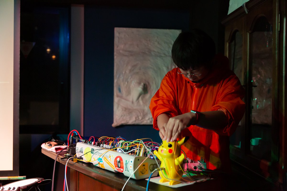 para9AKAnor's tweet image. 先日出演させていただいたHirotoshi Hamakawa 3rd Album "Singularity" release party at Kobe、yokoさんに撮影いただきましたので何枚か投稿。
栗棟さんのダンスとのコラボレーションは初めての試みでしたが、自分の曲に対して普段とは別の視点が入ることが良い刺激になりました。
撮影：©️yoko