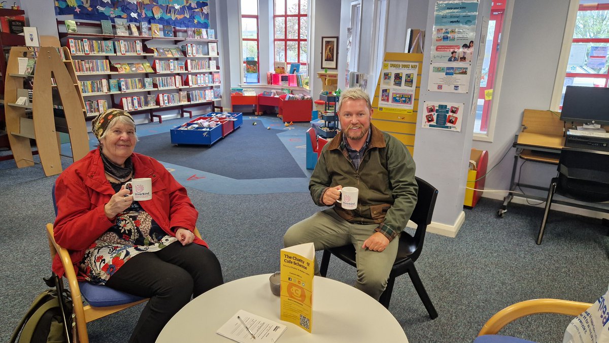 We were pleased to welcome @jamiegreeneUK to Gourock Library this morning. Jamie visited to see our Chatter and Natter table, part of the @chattycafe scheme which aims to combat loneliness and isolation in our community. Great chats and cups of tea all around! Thank you Jamie!