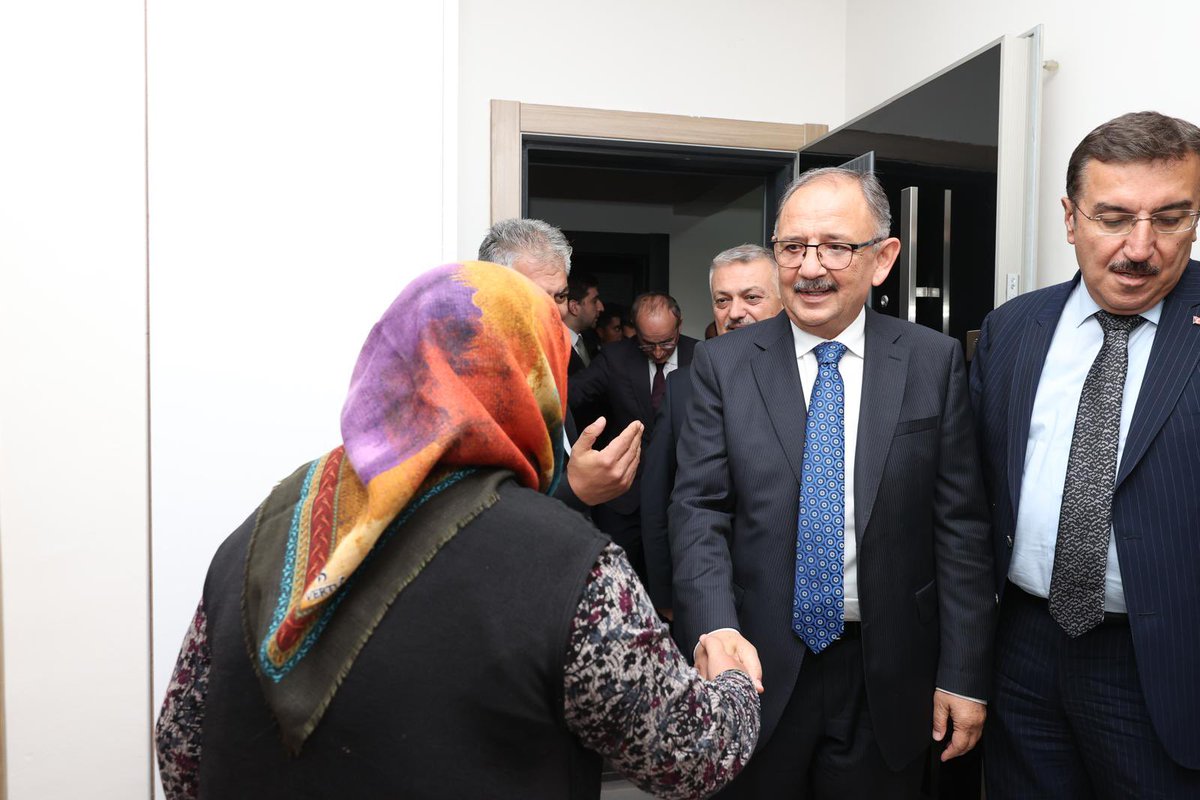 Malatya’da afet konutlarımıza yerleşen Fatma ablamızı, oğlu Mehmet kardeşimizi ve torunlarını ziyaret ettik. Sağlam ve güvenli yuvalarında güle güle otursunlar. 🏡 Fatma ablamız gibi diğer afetzede ailelerimizi de güvenli yuvalarına en kısa sürede kavuşturacağız. 📍Malatya,