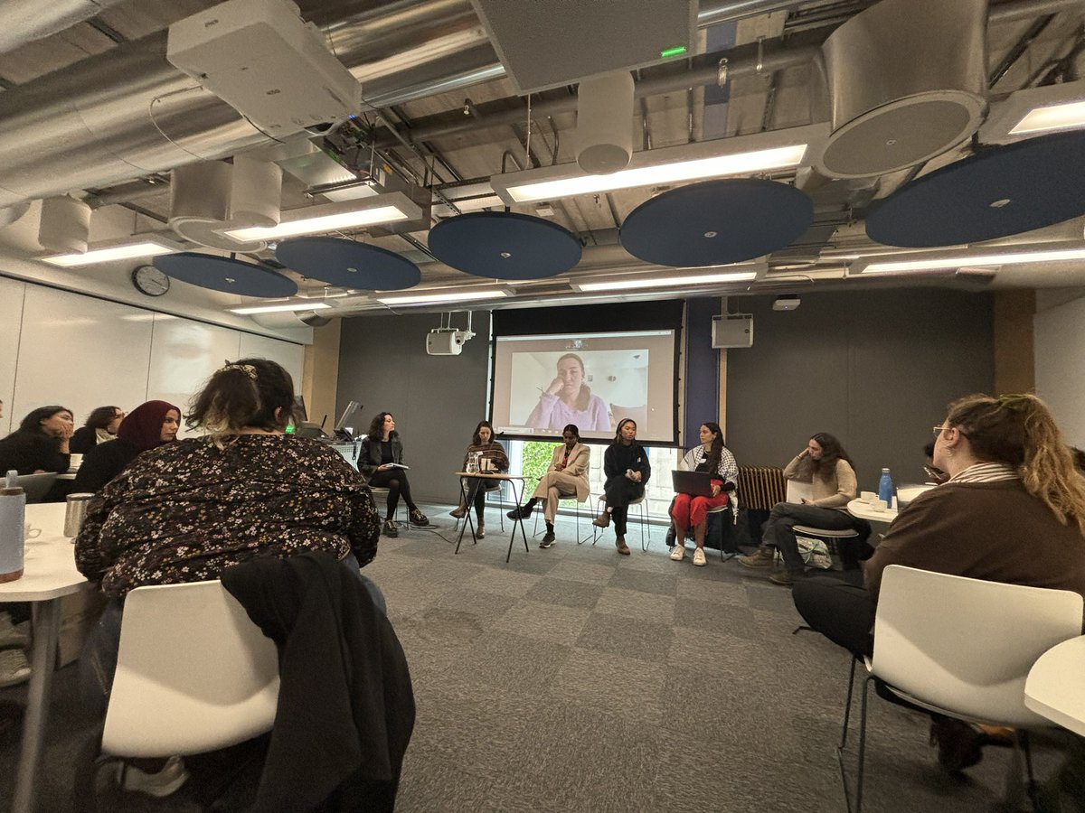 Excellent panel on social reproduction, part of the fantastic event held by @LSEGenderTweet “Breaking Silos: building solidarities in gender research” - interesting works coming up from @CarinaUchida @DarynHowland Sophie Legros, Chiara Chiavaroli, Fathima Zehba!
