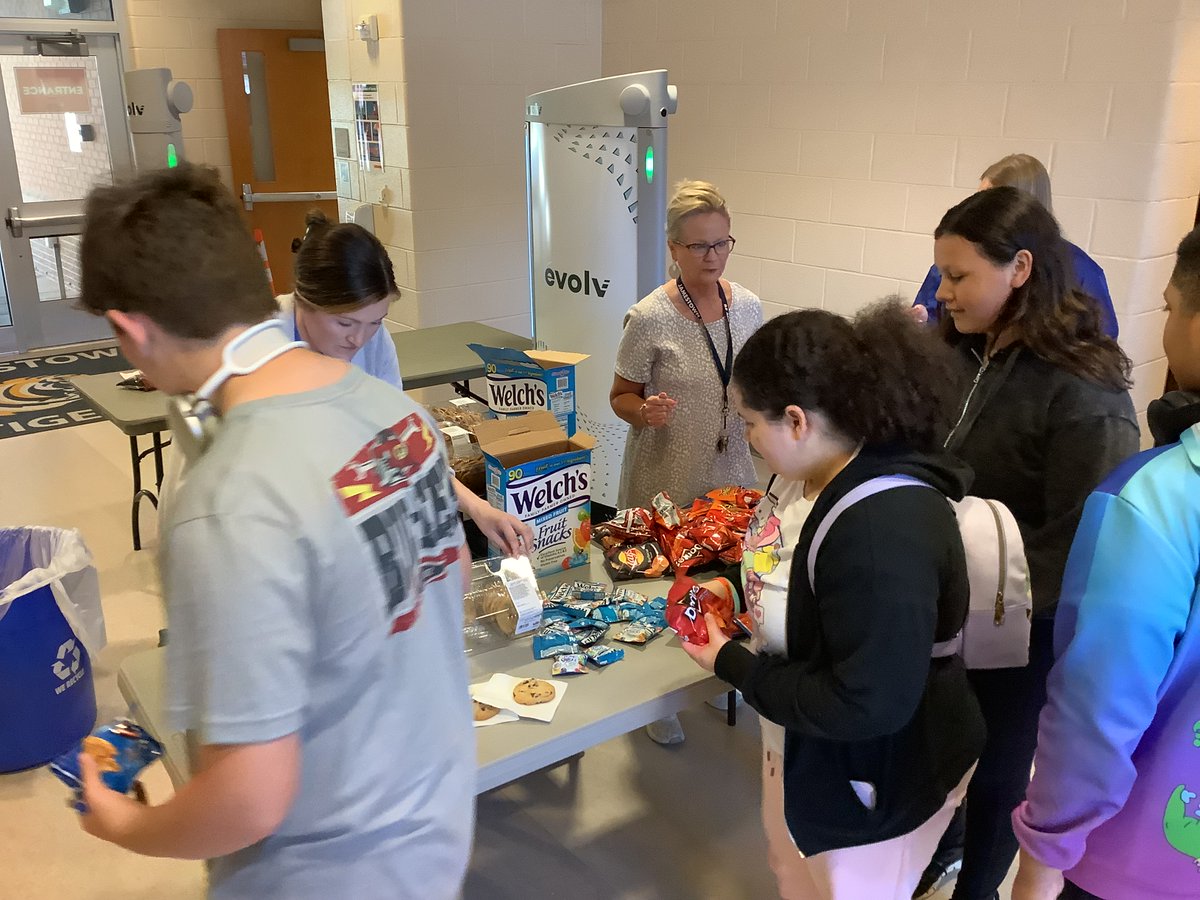 JamestownMiddle's tweet image. CONGRATS to all our Tigers who had growth in BOTH ELA and MATH on the 3rd quarter MAP test!!!  We had the best time eating snacks, listening to music and playing games in the gym!  GO TIGERS!!!