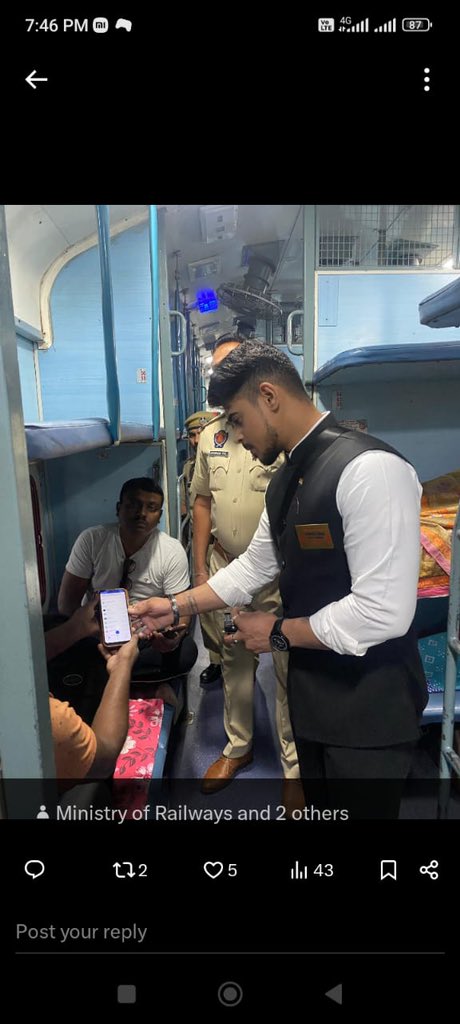 Indian railway ticket checking staff 
@AshwiniVaishnaw @RailMinIndia @srdcmfzr @RailwayNorthern @RailwayNorthern @GM_NRly 
#cyclist #sportsman #internationalplayer #northernrailway #GoodVibes #ootd #fridaymorning #tte #ticketexaminer