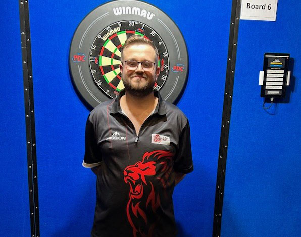 BENECKY BEATS BANKS! 🇨🇿 Roman Benecky secures his maiden Winmau Development Tour title in Hildesheim, surviving multiple match darts to deny Thomas Banks in the Event Six decider!