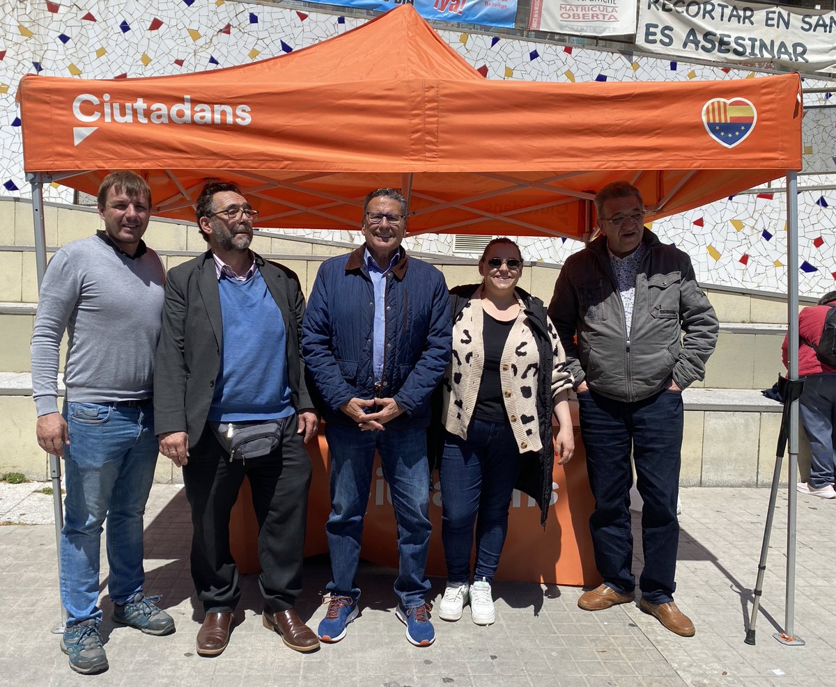 Esta mañana en el mercadillo de Bellvitge escuchando a los vecinos 🧡 #DETENLOS