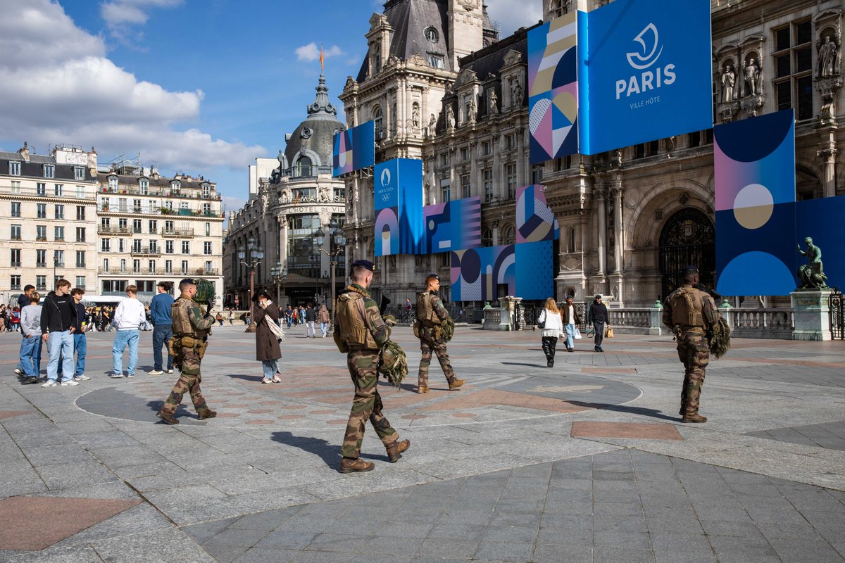 Pas de répit pour l’opération #Sentinelle. En tout temps et en tous lieux, nos militaires sont engagés pour la sécurité des citoyens français. 🇫🇷