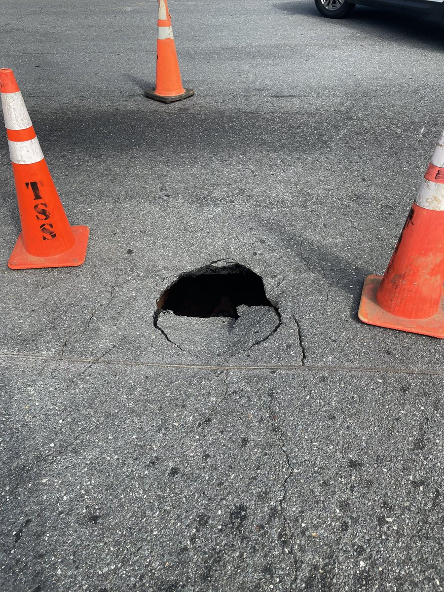 ⚠️‼️TRAFFIC ALERT⚠️‼️ We are assisting with traffic at the intersection of Stratford Road and Knollwood Street in reference to a sink hole. Seek alternative routes if possible as traffic delays are expected. City of Winston-Salem Utilities and State Utilities are en route.