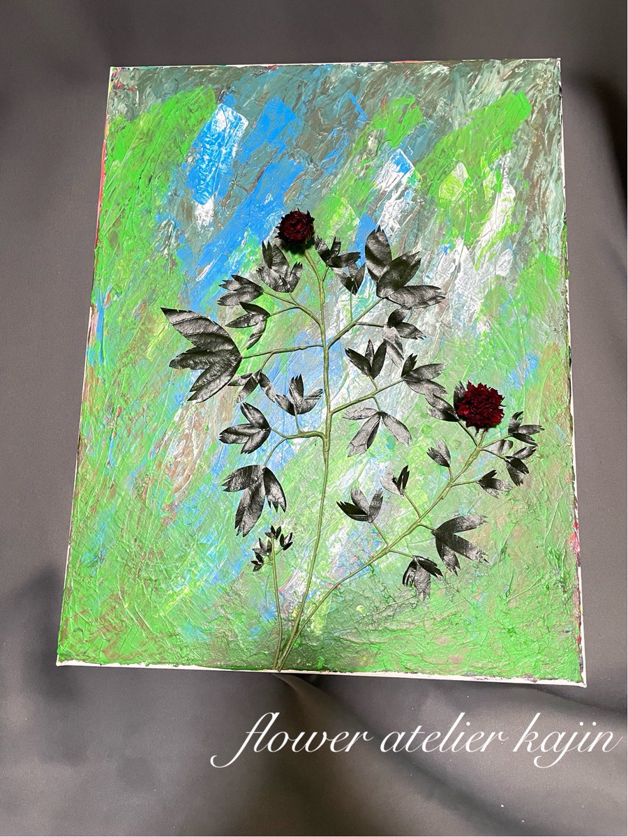 こんばんは
芍薬の葉
花と異素材の作品
良い時間を
bon moment  💐👋 

作品のご依頼は
litIink.Instagramにて↓
lit.link/kajin87

#fleur #flowerartist #flowerarrangement #bouquet #france #pari #Pivoine #1輪刺し#ピオニー #キャンパス #花 #フランス #パリで個展したい