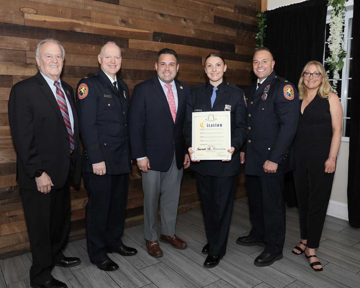 Kudos to #EastRockawayNY @Kiwanis for hosting #LawEnforcement Appreciation Night, recognizing those who protect & serve #NY04.

Congratulations @NassauCountyPD Sarah Feinstein of the 4th Precinct, honored for hard work, commitment and building community relationships.