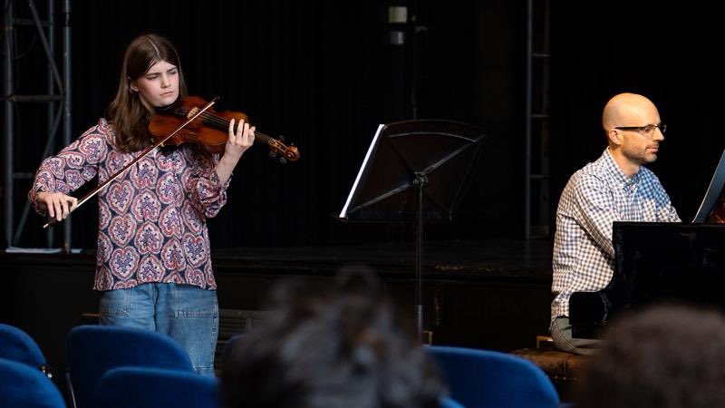 A stunningly beautiful and highly accomplished performance by #Alice at today’s <a href="/AlleynsSchool/">Alleyn's School</a> #lunchtimeconcert  A huge treat for all to hear. Brava Alice! 
#AlleynsMusic #AlleynsCoCurricular
#AlleynsCreativity