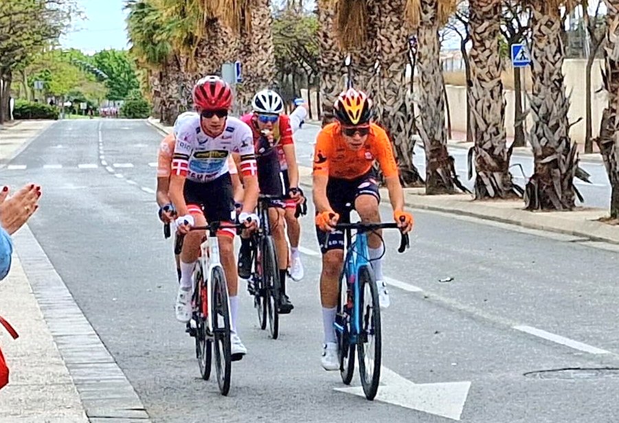CCLaPalmaCT's tweet photo. 👶🏻 #Juniores

🔙 Nuestros juveniles tuvieron un 01 de mayo de notable alto:

💛 En San Vicente, tercera cita de Challenge CV, Juan Conesa fue 4º desde la fuga y Ricardo Giner mantuvo el liderato.

🥉Por su parte, Alberto Navarro logró la 3ª posición en el #CritreriumCiudadMurcia. https://t.co/5pAFcLl8qa