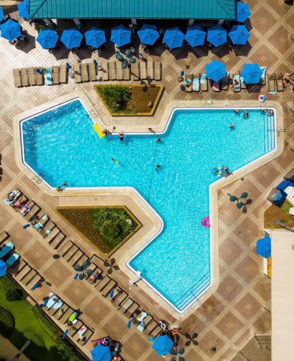 splishin’ & splashin’ all day at #HiltonSandestin ✨💦 bit.ly/HSBpackages #HiltonHonors #HiltonHotels #Hilton #LoveFL #SouthWalton #PoolDay #VisitFL #Travel