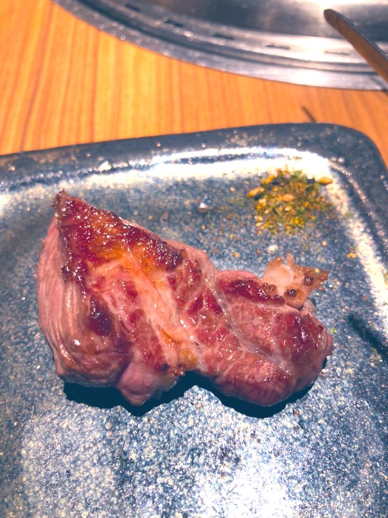 昨日は北新地で鮨で
今日は裏参道で焼肉
美味かったです✨
みんなに愛されて幸せです