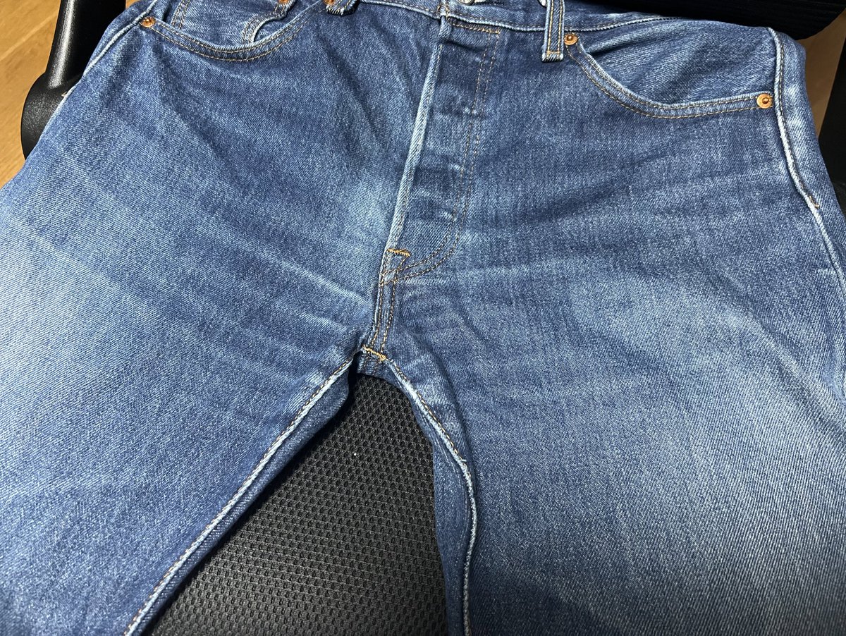 Levi's 501 USレギュラーライン、リジットからちょうど2年履いてこんな感じに育ちました
やっぱり岡山デニムが欲しい…