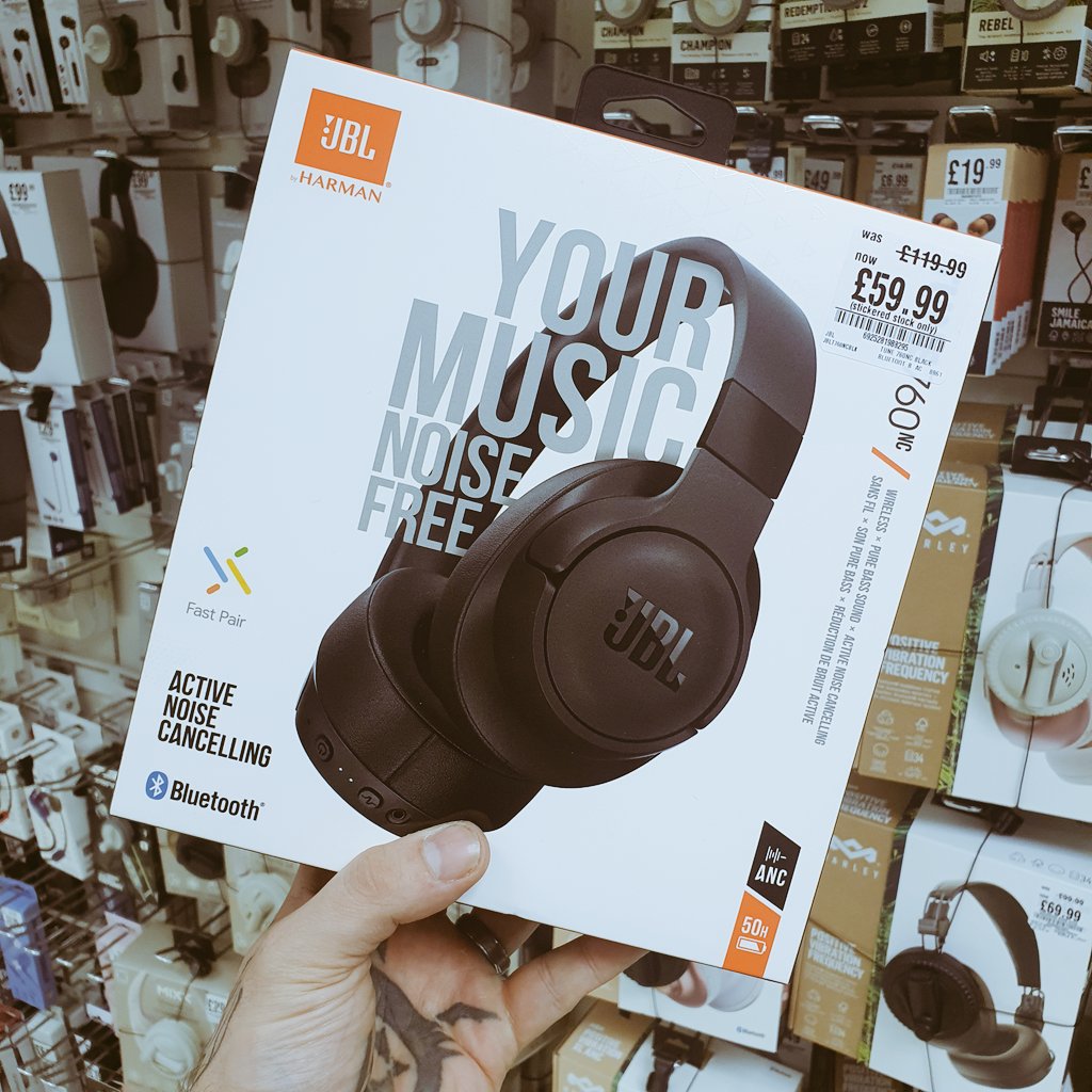 It's #FriendlyNeighbourhoodTechNerd  #Techommendation time! These @jblaudio #760NC #Bluetooth #OverEar #NoiseCancelling #Headphones are #Big, #Bassy, have 50 hours of #BatteryLife and are now half price at a crazy £59.99 making them a perfect balance of price and performance! 😱