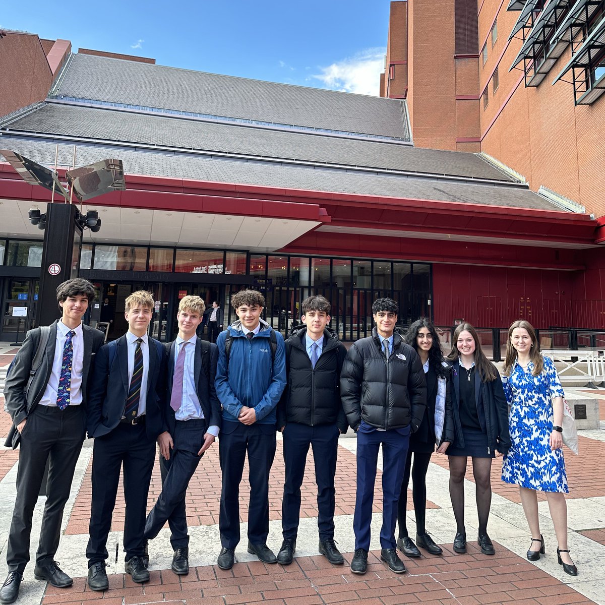 Earlier this week, L6 members of the Literary Society had a fantastic time exploring the treasures of the @britishlibrary! From Chaucer to Sylvia Plath, the Magna Carta to Shakespeare's First Folio, pupils were introduced to some of the most famous texts and books in the world. pic.twitter.com/Fjma8ouj0i— St Albans School (@SASHerts) May 3, 2024
