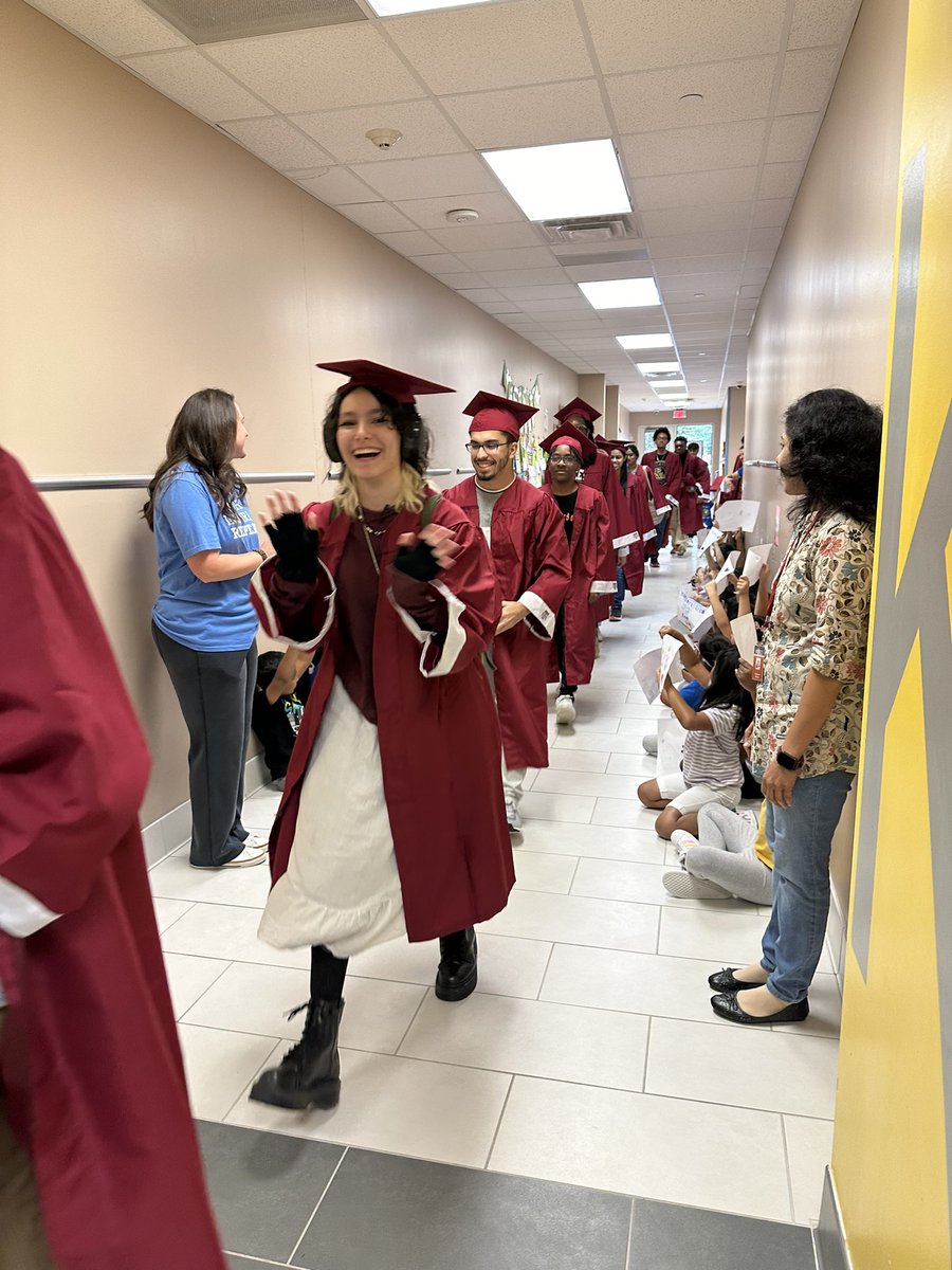 We loved having our former Huskies and now @THS_Tigers 🎓 we are so proud!! Tears were shed and our teachers were over the moon to see their former students! We know you all have amazing futures ahead of you!