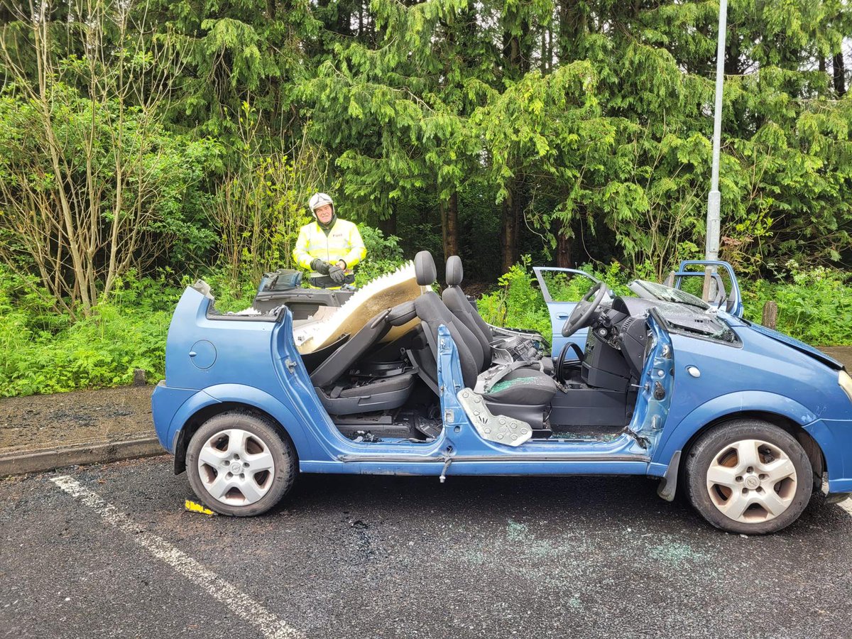 🤝We were delighted to attend a multy-agency road safety event at Coláiste Fionnchua, Mitchelstown this morning for Transition Year Students. 🗣Lets keep the road safety conversation going this Bank Holiday Weekend. ⬇️Slow Down. 💺Wear a Seatbelt. 📱Put Away Mobile Phones.…