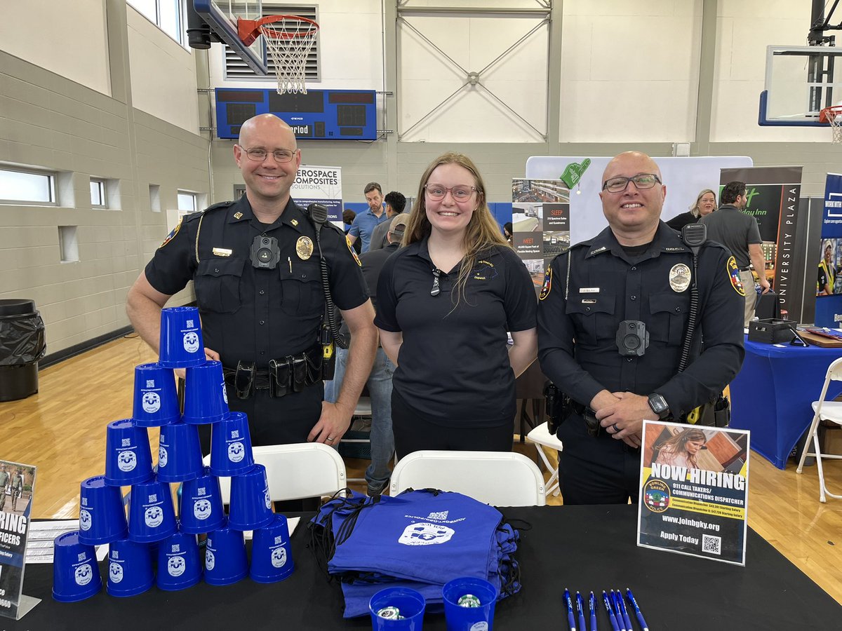 It’s graduation season & we are talking public service careers at the @SCKLAUNCH event at Warren East High School. New high school graduates are eligible for full-time careers in dispatch and part-time cadet positions. joinbgky.org/police
