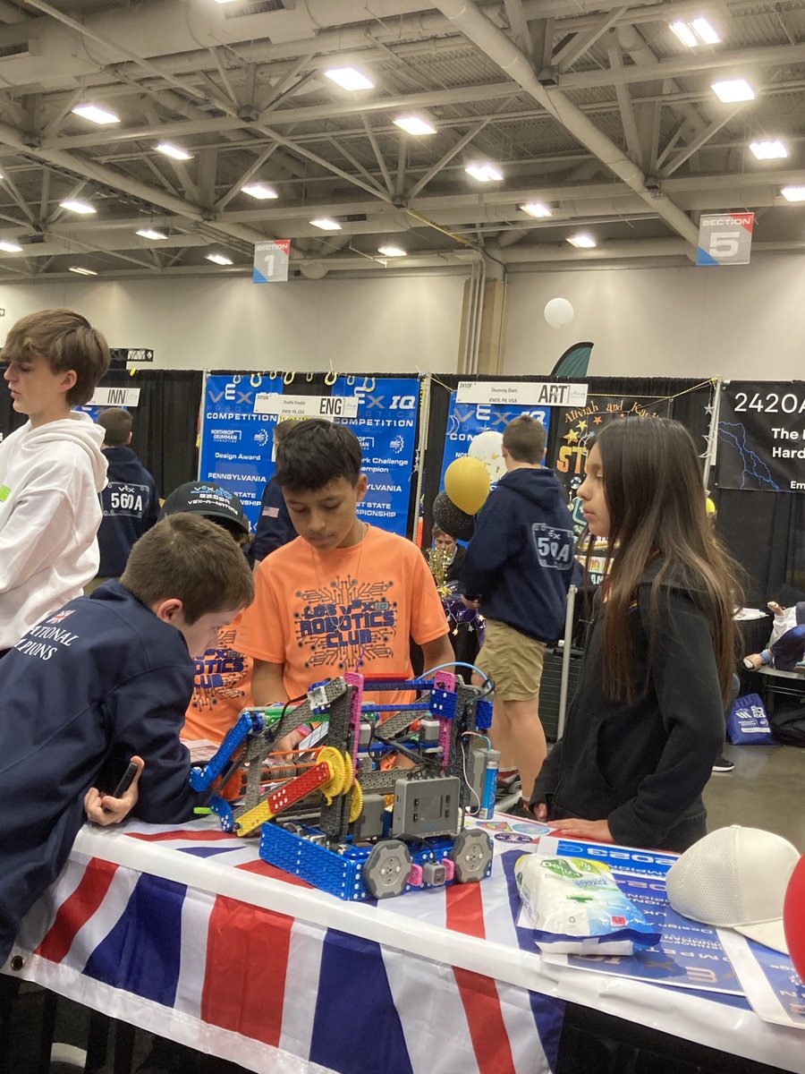 Serious tactical discussion for our final match. 🤞