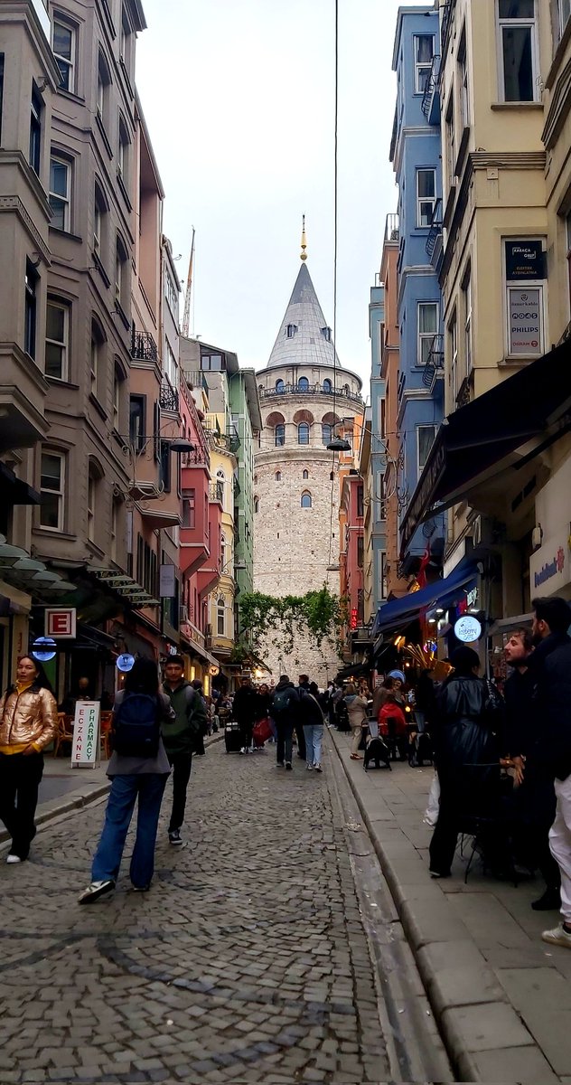 The 14th century Galata Tower, Beyoglu, Istanbul. It was originally a Genoese watchtower but has also been used as a prison and a lookout point for fires. Read more about the Galata Tower here: en.m.wikipedia.org/wiki/Galata_To… Photo taken yesterday.