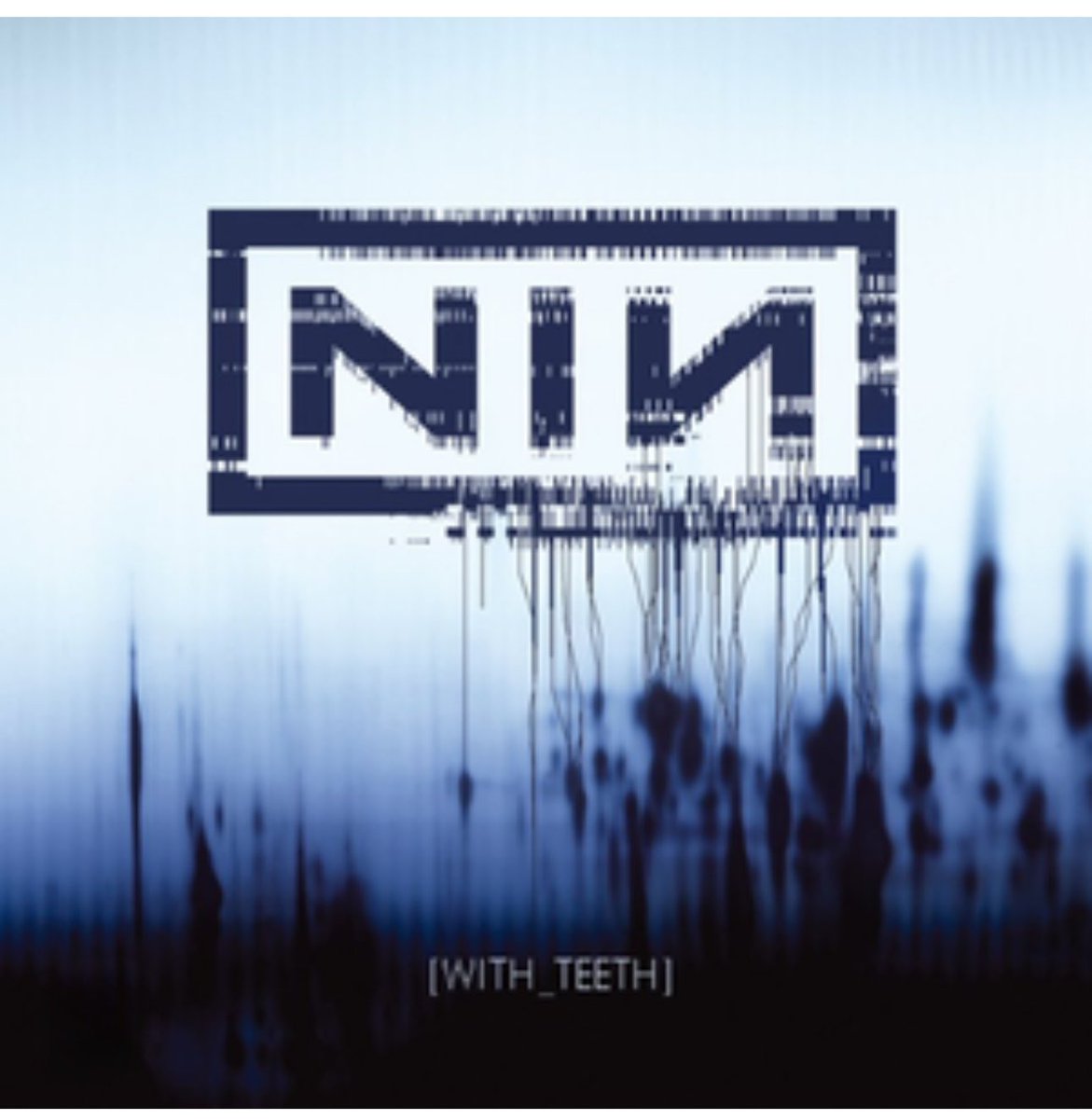 Oggi, nel 2005, i @nineinchnails pubblicavano #WithTeeth, album con collaborazioni di prestigio e contenente una delle loro canzoni che più amo, The hand that feeds.
@pillolerock